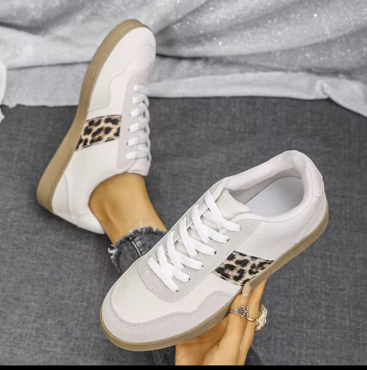 Nouvelles Chaussures Décontractées pour Femmes et Filles Tendance 2024 de Haute Qualité
Confortables à Bout Rond de Couleur Unie et de grande taille